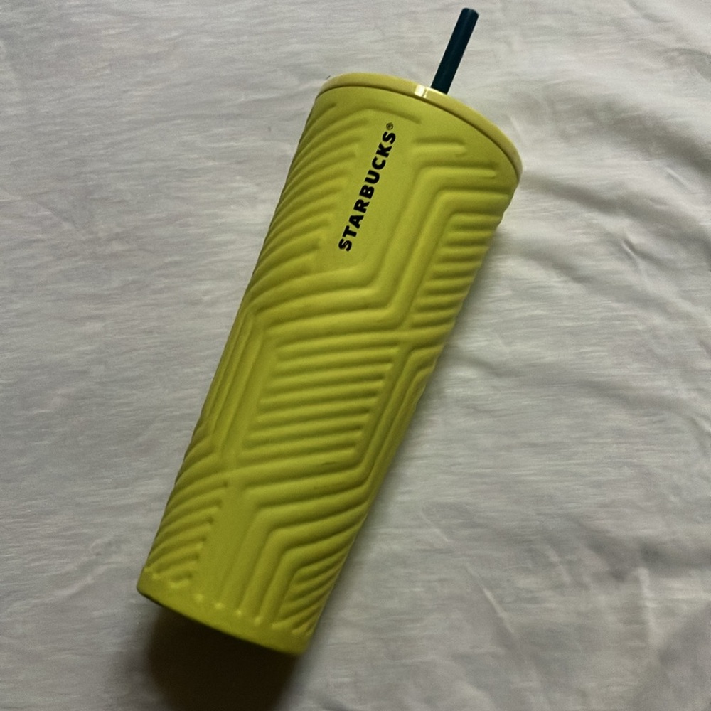 Starbucks 2024 Lime Green Geometric Stainless Steel Cold Cup. NWT.It’s a beauty